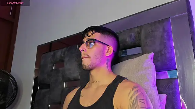 Snapshot of iamcamiloo_ chatting on March 20, 2025, 12:51 am iamcamiloo  online show from March 20, 2025, 12:51 am