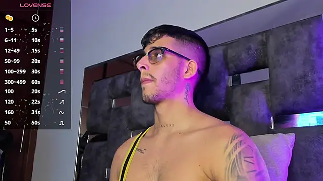 Snapshot of iamcamiloo_ chatting on March 22, 2025, 1:11 am iamcamiloo  online show from March 22, 2025, 1:11 am