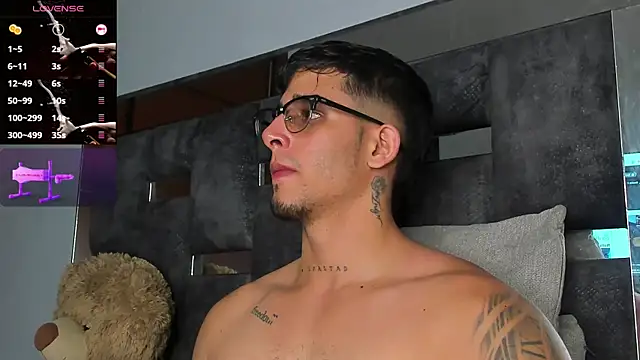 Snapshot of iamcamiloo_ chatting on September 16, 2025, 4:13 am iamcamiloo  online show from September 16, 2025, 4:13 am