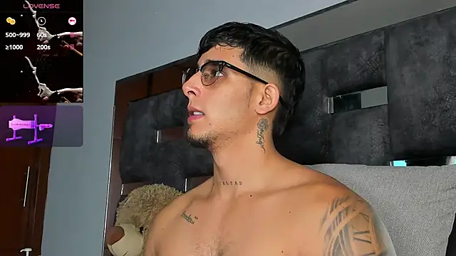 Snapshot of iamcamiloo_ chatting on October 23, 2025, 4:56 am iamcamiloo  online show from October 23, 2025, 4:56 am