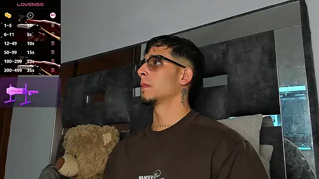 Snapshot of iamcamiloo_ chatting on October 28, 2025, 11:36 am iamcamiloo  online show from October 28, 2025, 11:36 am