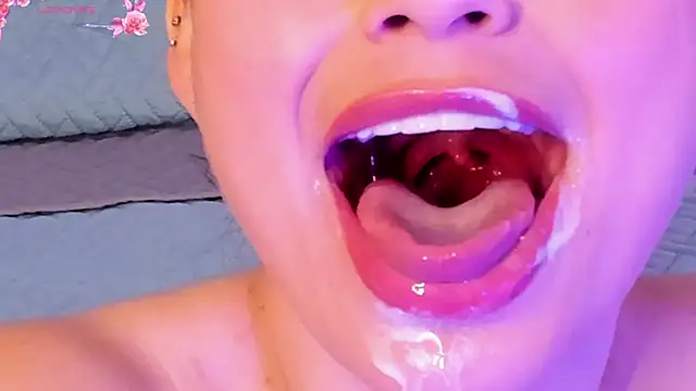 Snapshot of samanthasweeth chatting on February 25, 2025, 4:31 pm samanthasweeth online show from February 25, 2025, 4:31 pm