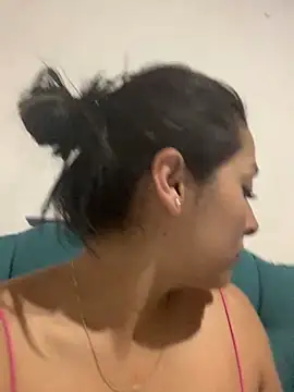 Snapshot of cami_leon chatting on January 2, 2025, 6:29 am cami leon online show from January 2, 2025, 6:29 am