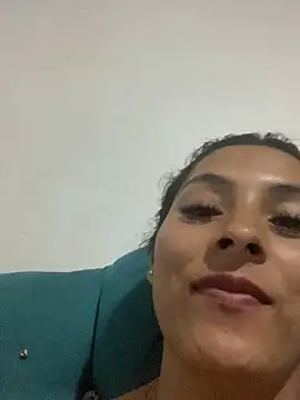 Snapshot of cami_leon chatting on January 2, 2025, 9:33 am cami leon online show from January 2, 2025, 9:33 am