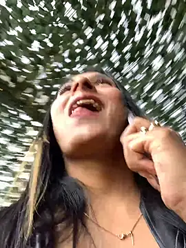 Snapshot of cami_leon chatting on January 15, 2025, 9:41 pm cami leon online show from January 15, 2025, 9:41 pm