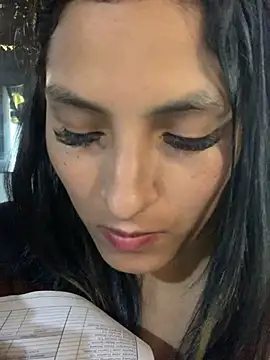 Snapshot of cami_leon chatting on January 17, 2025, 2:39 am cami leon online show from January 17, 2025, 2:39 am