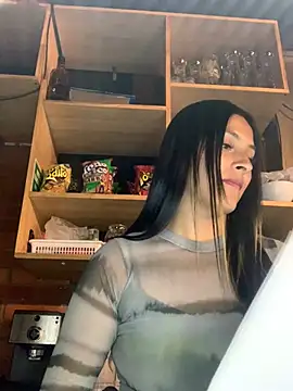 Snapshot of cami_leon chatting on January 17, 2025, 11:40 pm cami leon online show from January 17, 2025, 11:40 pm