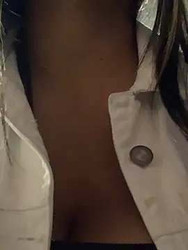 Snapshot of cami_leon chatting on January 22, 2025, 2:15 am cami leon online show from January 22, 2025, 2:15 am