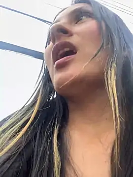 Snapshot of cami_leon chatting on January 24, 2025, 9:15 pm cami leon online show from January 24, 2025, 9:15 pm