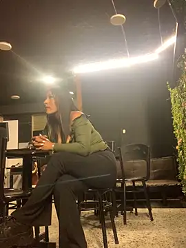 Snapshot of cami_leon chatting on January 31, 2025, 1:33 am cami leon online show from January 31, 2025, 1:33 am