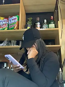 Snapshot of cami_leon chatting on February 2, 2025, 11:11 pm cami leon online show from February 2, 2025, 11:11 pm