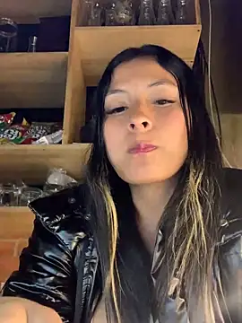 Snapshot of cami_leon chatting on February 18, 2025, 3:31 am cami leon online show from February 18, 2025, 3:31 am