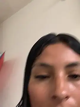 Snapshot of cami_leon chatting on February 20, 2025, 8:25 pm cami leon online show from February 20, 2025, 8:25 pm