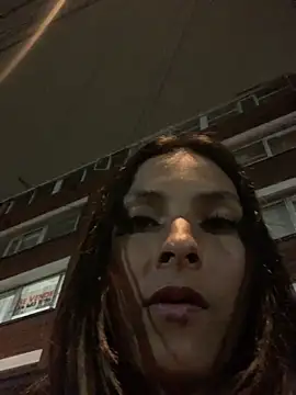 Snapshot of cami_leon chatting on March 5, 2025, 4:24 am cami leon online show from March 5, 2025, 4:24 am