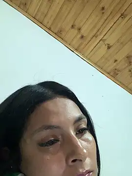 Snapshot of cami_leon chatting on March 5, 2025, 4:13 pm cami leon online show from March 5, 2025, 4:13 pm