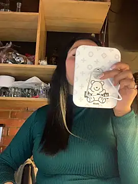 Snapshot of cami_leon chatting on March 12, 2025, 10:07 pm cami leon online show from March 12, 2025, 10:07 pm