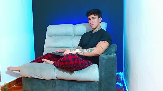 JUSTIN FULLER1 online show from January 9, 2026, 6:21 pm