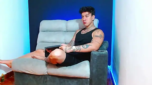 JUSTIN FULLER1 online show from January 14, 2026, 4:01 pm