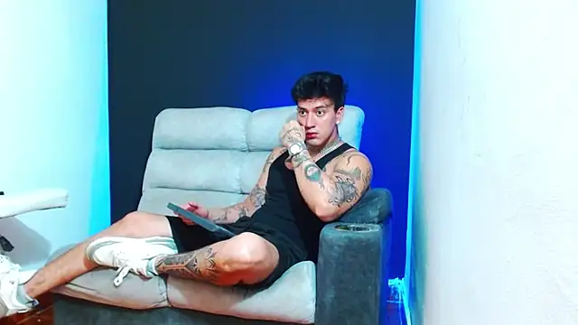 JUSTIN FULLER1 online show from May 8, 2026, 1:00 am