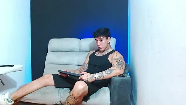 JUSTIN FULLER1 online show from May 8, 2026, 10:48 pm