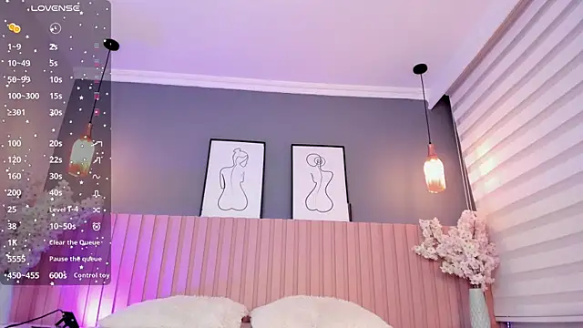 Snapshot of babee_sophie chatting on October 15, 2025, 3:17 am babee sophie online show from October 15, 2025, 3:17 am