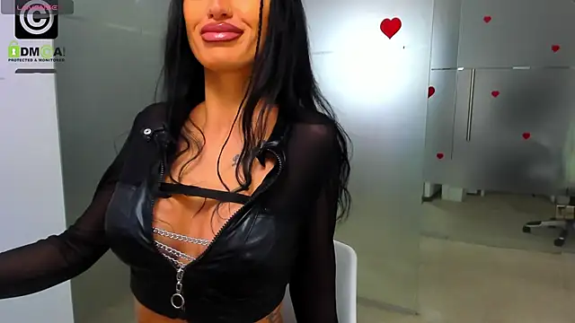 Queenrafaella online show from March 18, 2026, 4:37 am