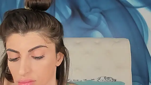 SkinnyDolly online show from September 28, 2025, 2:06 am