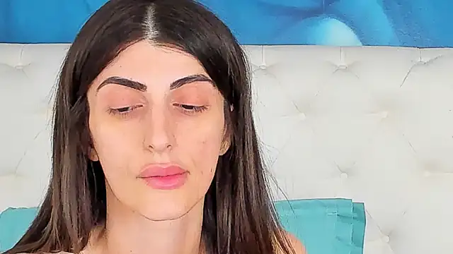 SkinnyDolly online show from August 2, 2026, 4:05 pm