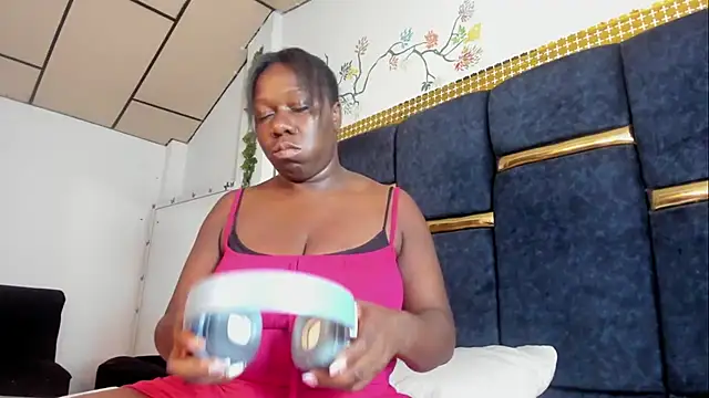 Snapshot of skaysanchez1 chatting on September 24, 2025, 1:03 pm skaysanchez1 online show from September 24, 2025, 1:03 pm