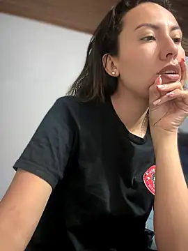 Snapshot of im_lorein chatting on October 4, 2025, 1:47 am im lorein online show from October 4, 2025, 1:47 am