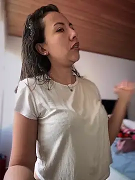 Snapshot of im_lorein chatting on November 4, 2025, 1:32 pm im lorein online show from November 4, 2025, 1:32 pm