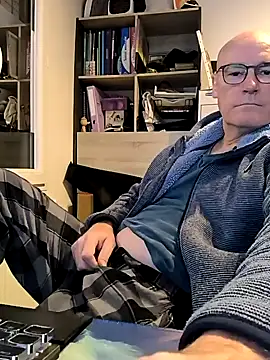 bogland33 online show from February 1, 2025, 11:06 pm