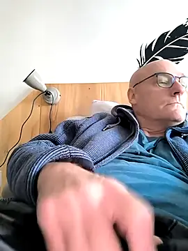 bogland33 online show from February 3, 2025, 10:47 am