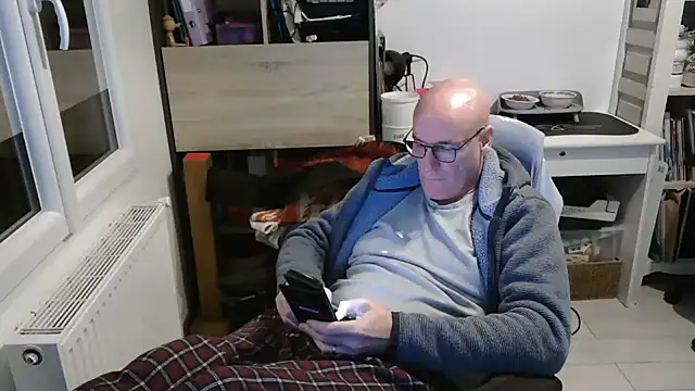 bogland33 online show from February 8, 2025, 8:32 pm