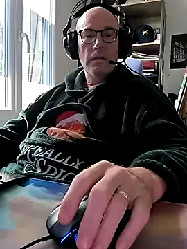 bogland33 online show from February 14, 2025, 1:29 pm