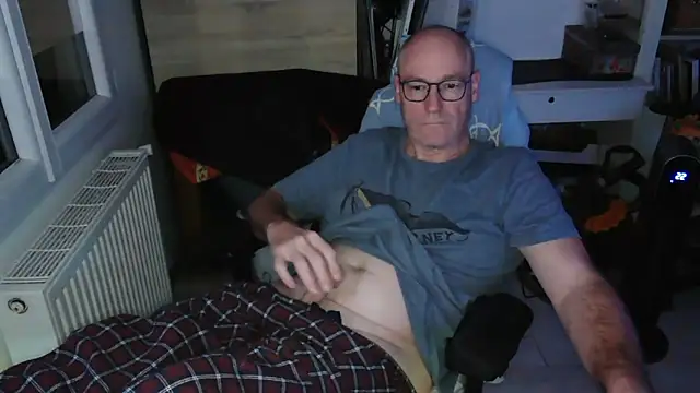 bogland33 online show from February 19, 2025, 11:04 pm