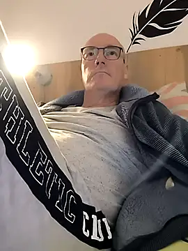 bogland33 online show from September 15, 2025, 7:58 pm