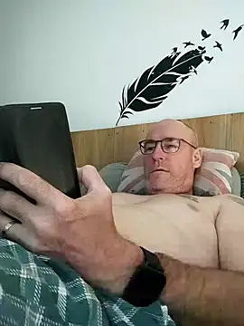 Snapshot of bogland33 chatting on July 10, 2026, 6:32 pm bogland33 online show from July 10, 2026, 6:32 pm
