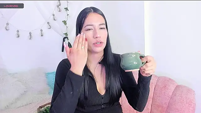 Snapshot of Sara_Kurt chatting on January 3, 2025, 1:03 pm Sara Kurt online show from January 3, 2025, 1:03 pm