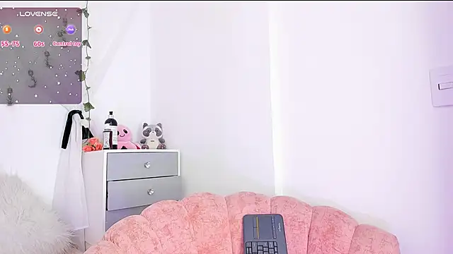 Snapshot of Sara_Kurt chatting on January 8, 2025, 12:58 pm Sara Kurt online show from January 8, 2025, 12:58 pm