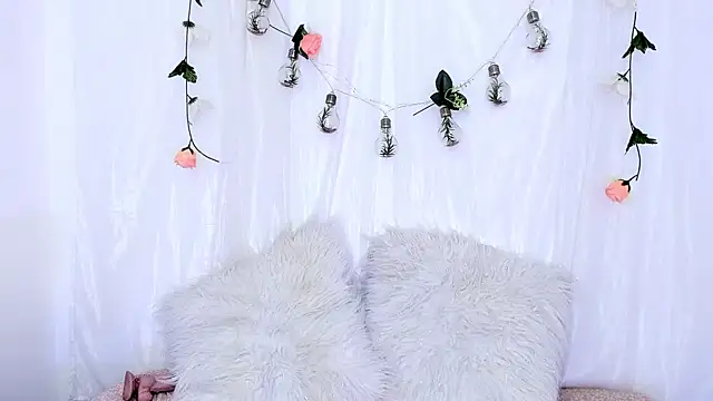 Snapshot of Sara_Kurt chatting on February 21, 2025, 3:43 pm Sara Kurt online show from February 21, 2025, 3:43 pm