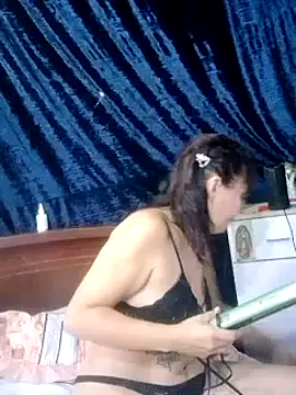 sthefania1710 online show from December 15, 2024, 2:16 pm