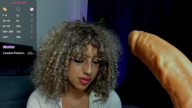CurlyAnt0 online show from December 15, 2024, 1:24 am