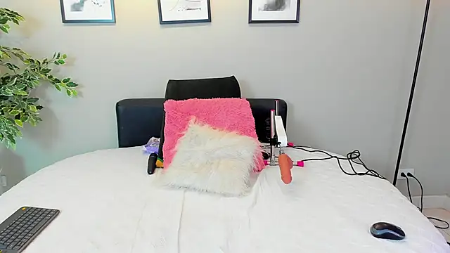 Anna  Spencer online show from June 10, 2026, 12:48 pm