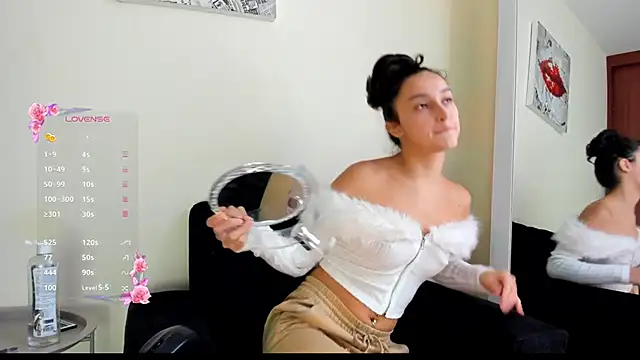 its  angelica  online show from October 28, 2025, 7:05 pm