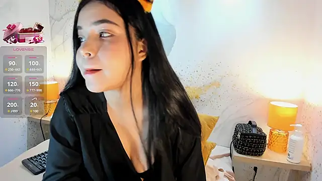 AuroraFiore online show from March 12, 2025, 3:46 am