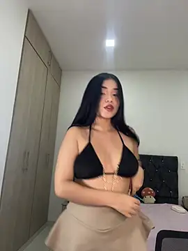 AuroraFiore online show from June 19, 2026, 1:43 am