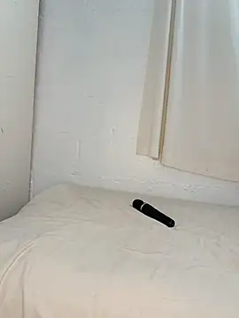 contagiousqueen online show from April 12, 2026, 1:05 pm