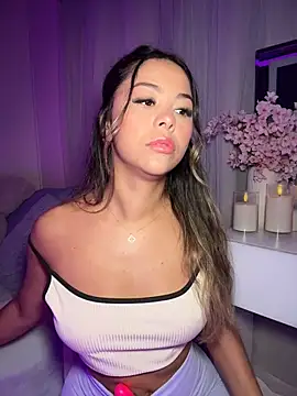 tuckersabrina online show from April 15, 2026, 12:56 pm