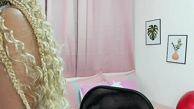 aisha w10 online show from March 3, 2025, 3:20 pm